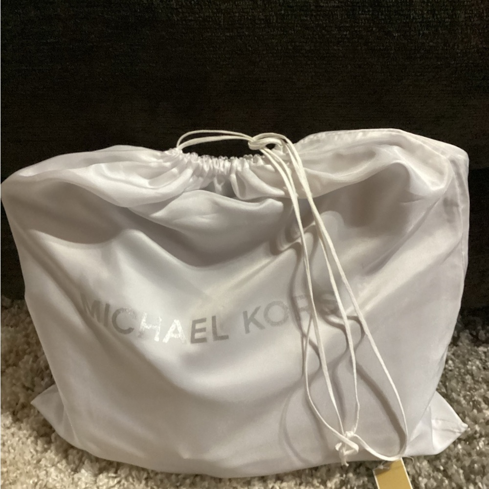 Michael Kors Black Shoulder Bag with Gold Chain - NWOT - Picture 10 of 13